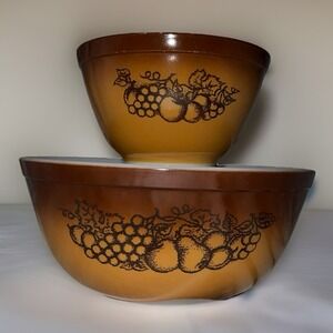 Vintage Pyrex Old Orchard Fruit 2 Nesting Mixing Bowls Brown # 401 403